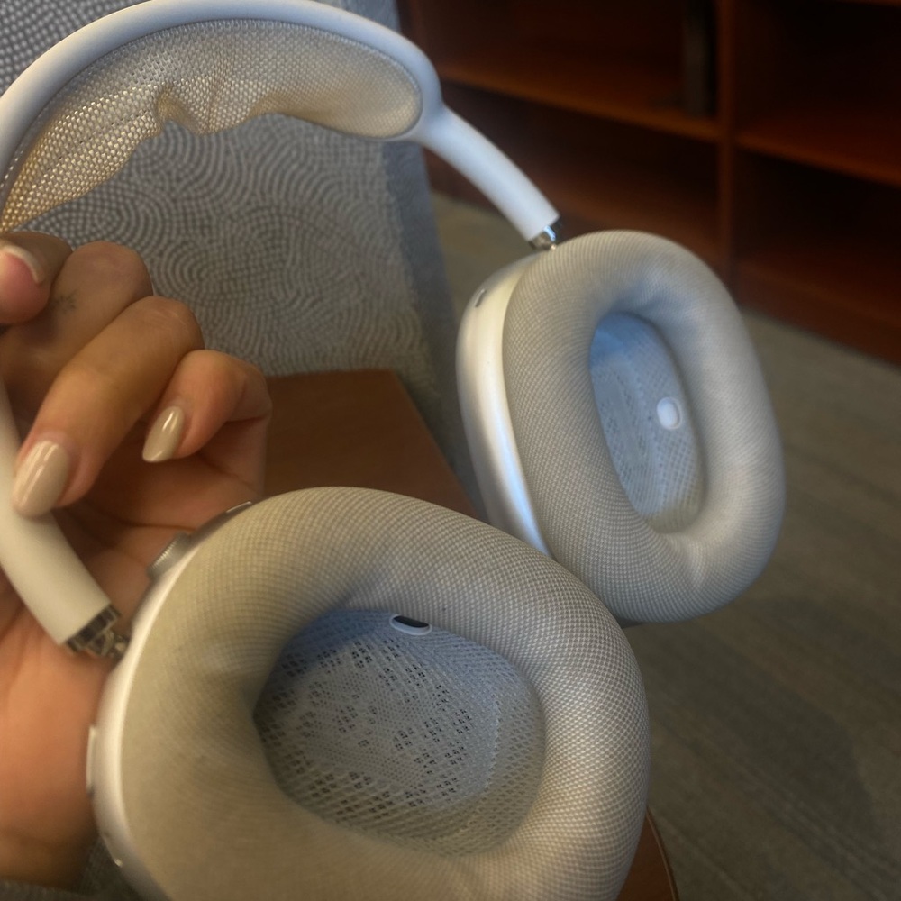 AirPod Max - Picture 3 of 3